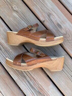 Dansko Sela Sandal 41 Bronze Patent Leather Criss-Cross Strap Wedge Comfort Shoe